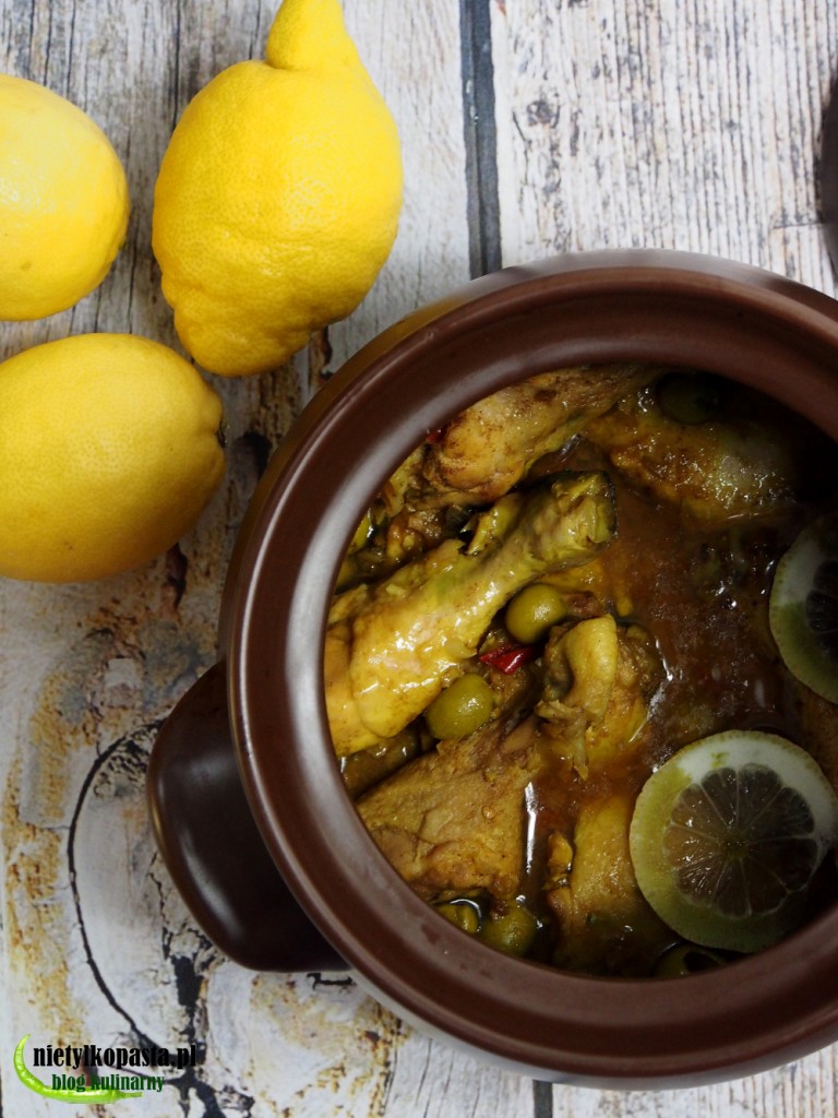 Tażin (tagine) z kurczaka w z cytryną