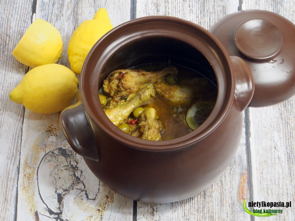 Tażin (tagine) z kurczaka w z cytryną