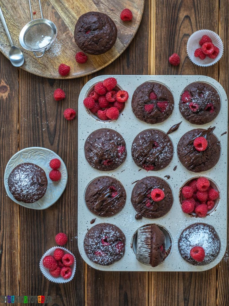 Muffiny czekoladowe z malinami
