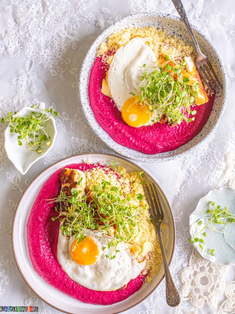 śniadanie z burakami i halloumi
