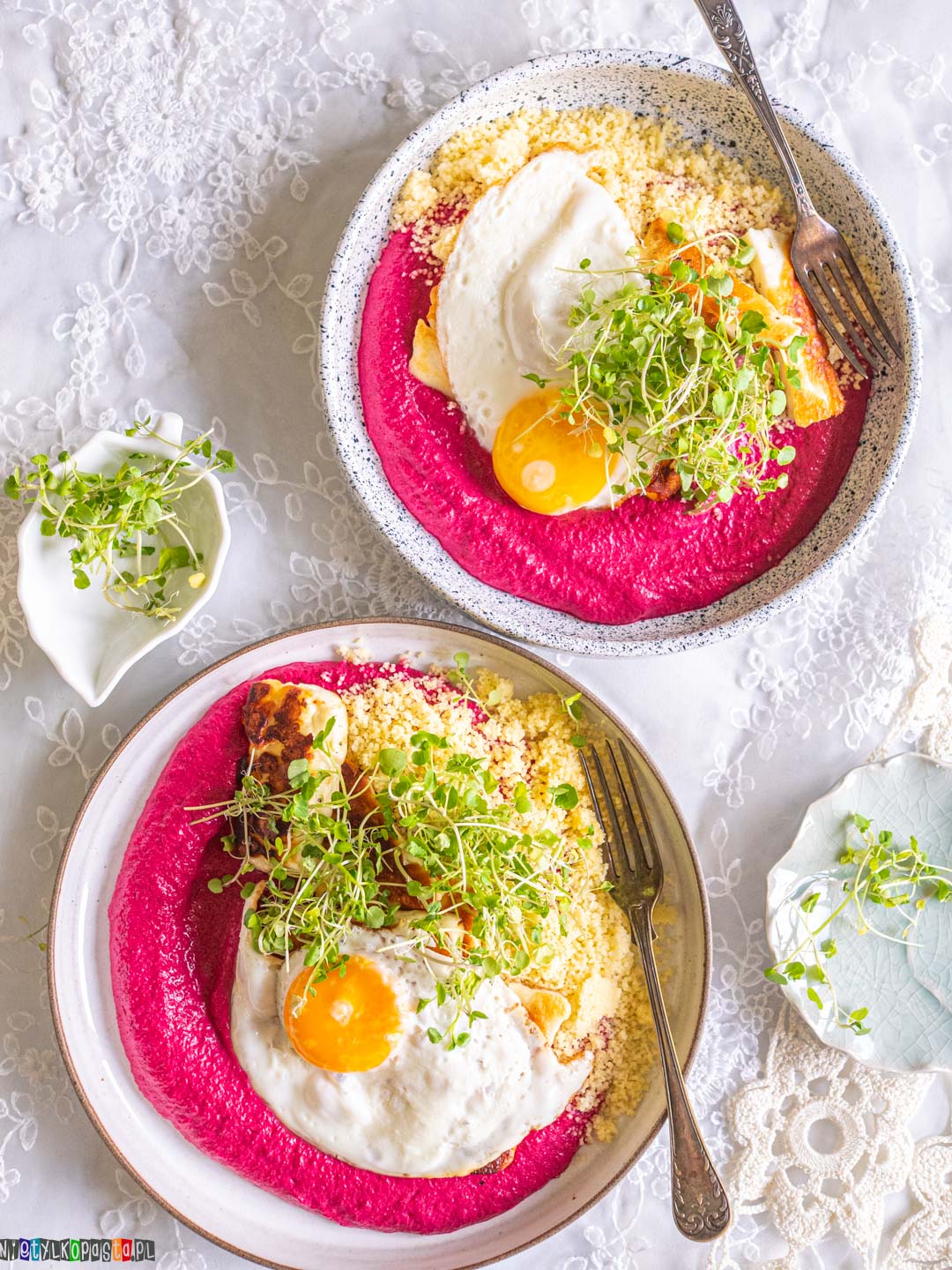 śniadanie z burakami i halloumi